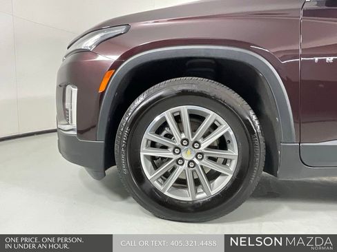 Used 2022 Chevrolet Traverse LT FWD image 10