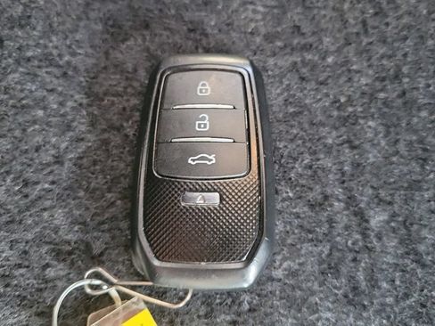 Used 2018 Toyota RAV4 XLE AWD/4WD image 29
