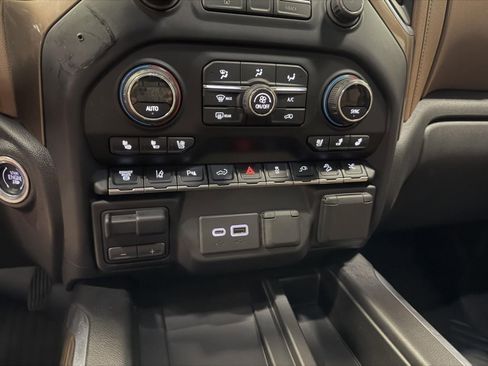 Used 2021 Chevrolet Silverado 3500 High Country w/ Z71 Off-Road Package image 14