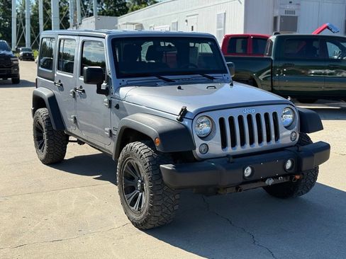 Used 2017 Jeep Wrangler Unlimited Sport w/ Connectivity Group AWD/4WD image 4