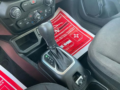 Used 2018 Jeep Renegade Altitude w/ Popular Equipment Group image 29