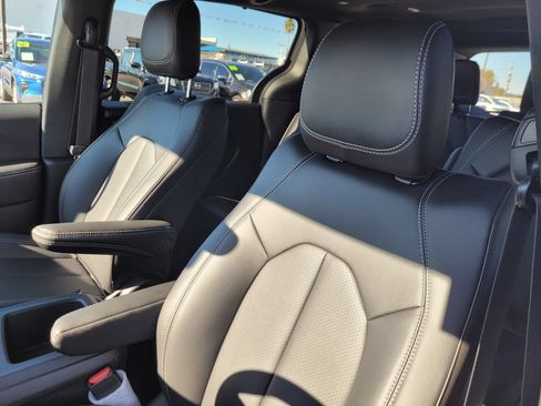 New 2026 Chrysler Pacifica Select FWD image 14
