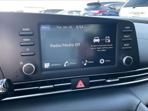 Used 2024 Hyundai Elantra SE image 23