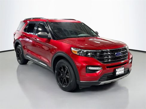 Used 2020 Ford Explorer XLT w/ Equipment Group 202A image 3