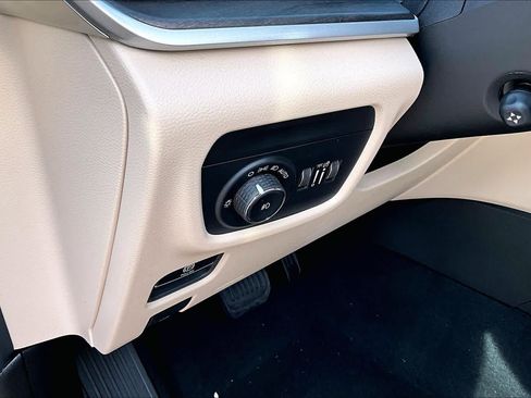 New 2025 Jeep Grand Cherokee L Limited w/ Luxury Tech Group II AWD/4WD image 17