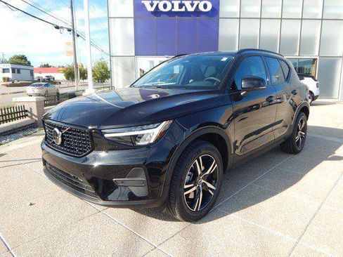 New 2026 Volvo XC40 B5 Core w/ Climate Package AWD/4WD image 1