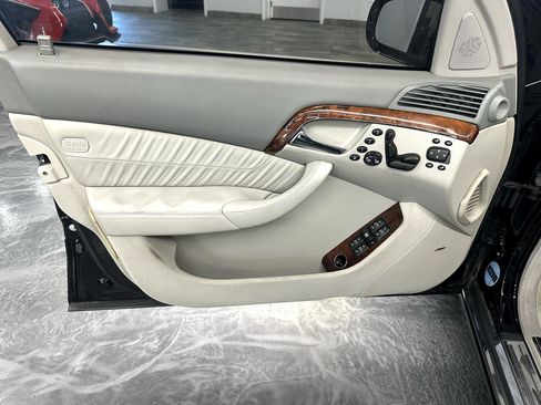 Used 2006 Mercedes-Benz S 500 4MATIC image 9