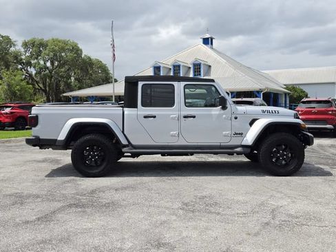 Used 2022 Jeep Gladiator Sport AWD/4WD image 6