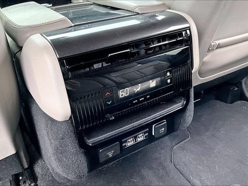 Used 2022 Jeep Wagoneer Series I RWD image 28