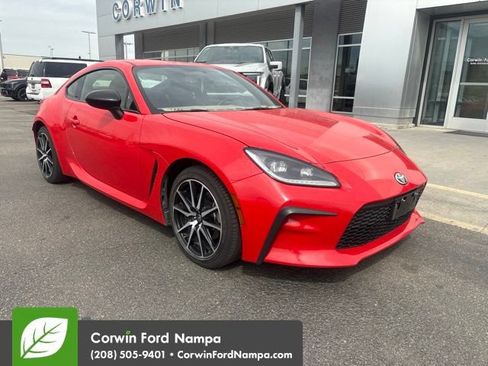 Used 2023 Toyota GR86 w/ ALL Weather Mat Package (TMS) RWD image 3