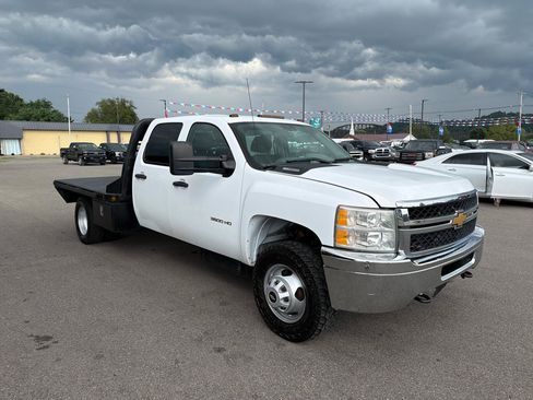 Used 2013 Chevrolet Silverado 3500 4x4 Crew Cab image 3
