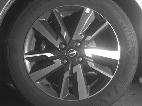 Used 2025 Nissan Versa SV FWD image 15