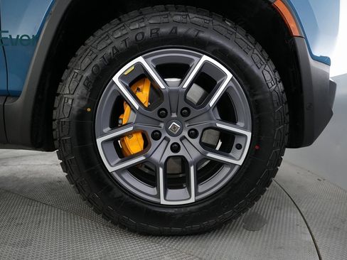 Used 2023 Rivian R1S Adventure image 19