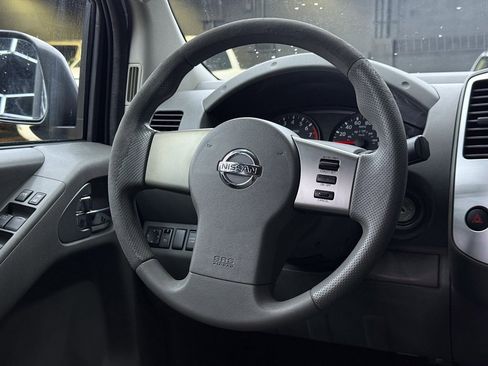 Used 2010 Nissan Frontier SE image 22