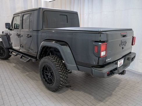 Used 2023 Jeep Gladiator Willys image 3