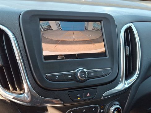 Used 2022 Chevrolet Equinox LT image 18