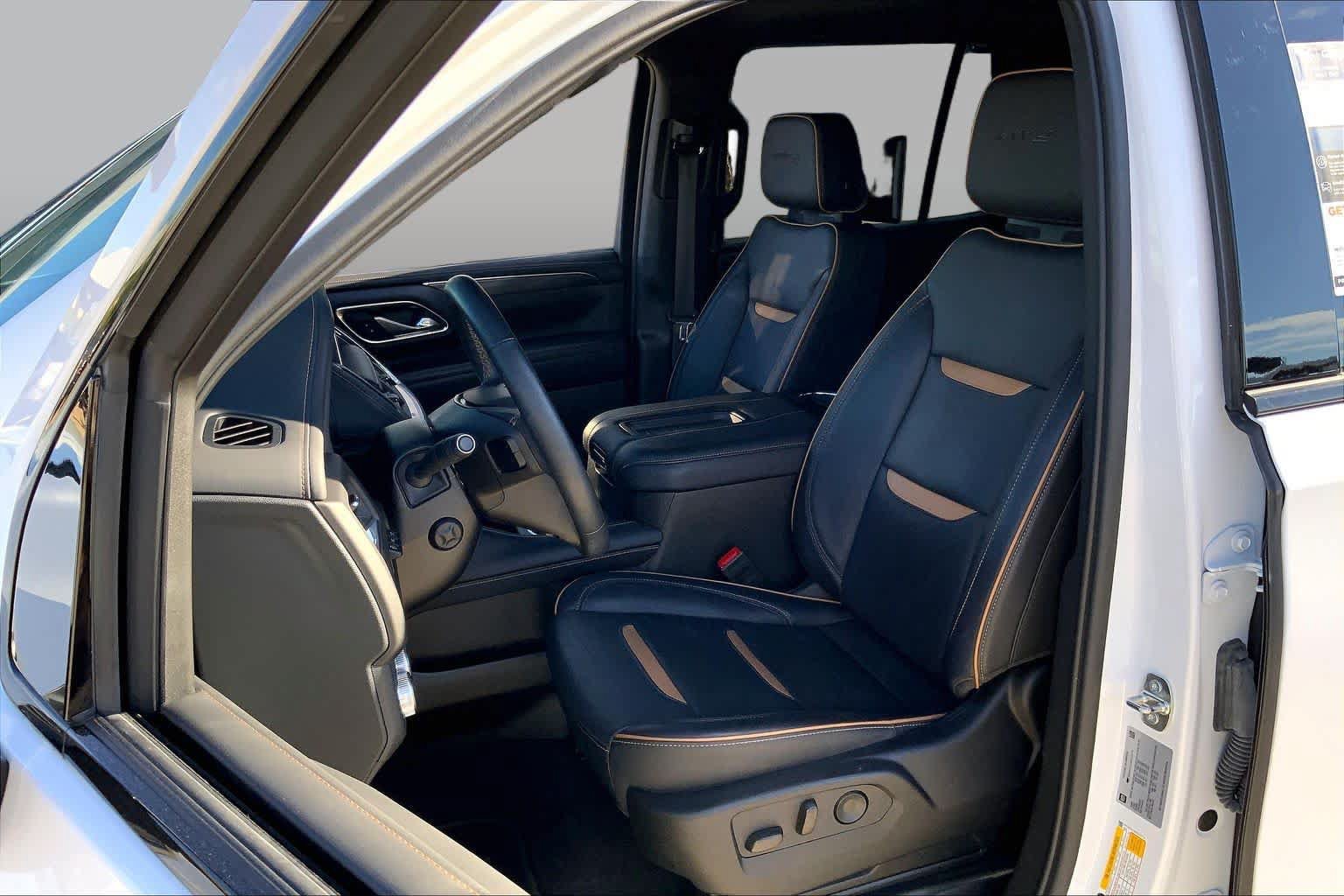 Used 2024 GMC Yukon AT4 w/ Technology Package AWD/4WD image 8