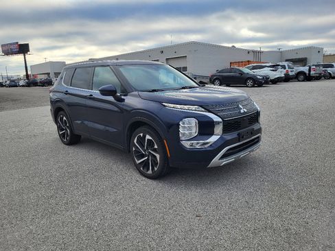 Used 2023 Mitsubishi Outlander SE image 15