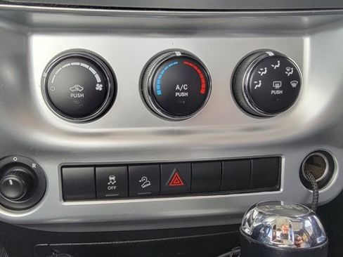 Used 2012 Jeep Wrangler Unlimited Sport image 30