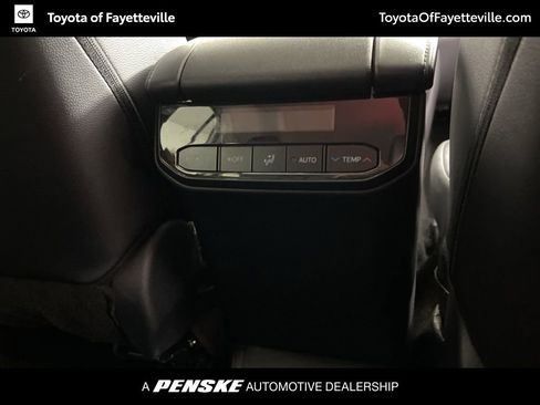 Certified 2025 Toyota Highlander XLE image 10