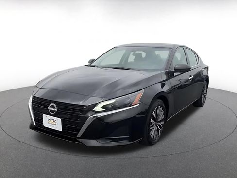 Used 2025 Nissan Altima 2.5 SV FWD image 7