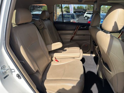 Used 2012 Toyota Highlander Limited w/ Tow Pkg AWD/4WD image 20