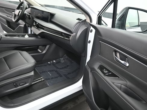 Certified 2025 Nissan Murano SV image 20