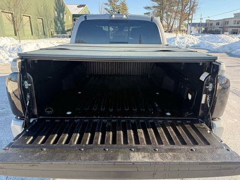 Used 2021 Toyota Tacoma SR5 w/ Trail Edition image 12