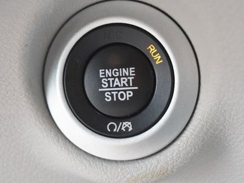 Used 2024 Chrysler Pacifica Touring-L FWD image 29