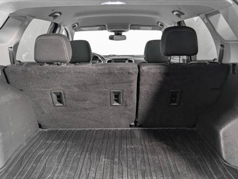 Used 2022 GMC Terrain SLE FWD image 18
