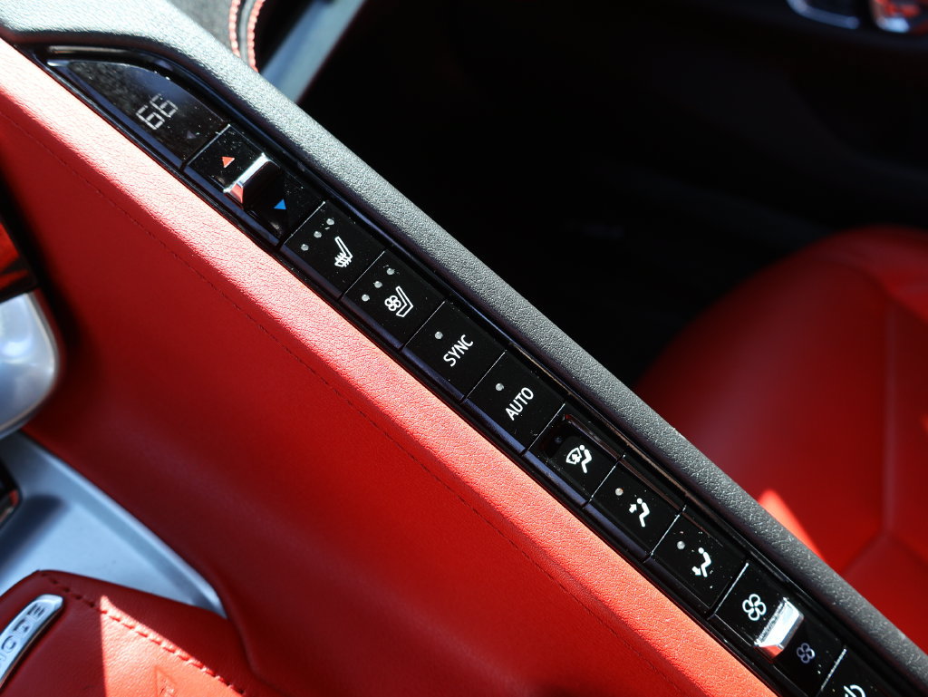 Used 2024 Chevrolet Corvette Stingray Preferred Cpe RWD image 23