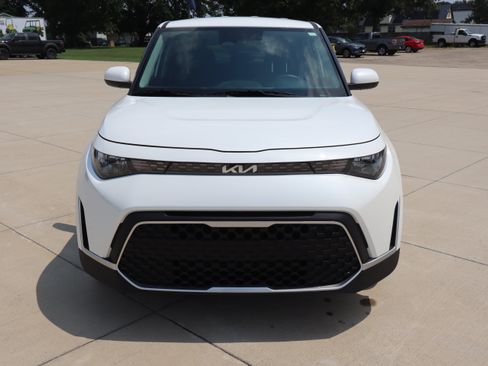 Used 2025 Kia Soul LX w/ LX Technology Package FWD image 2