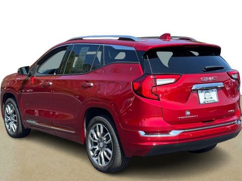 Used 2023 GMC Terrain Denali w/ Denali Premium Package AWD/4WD image 4