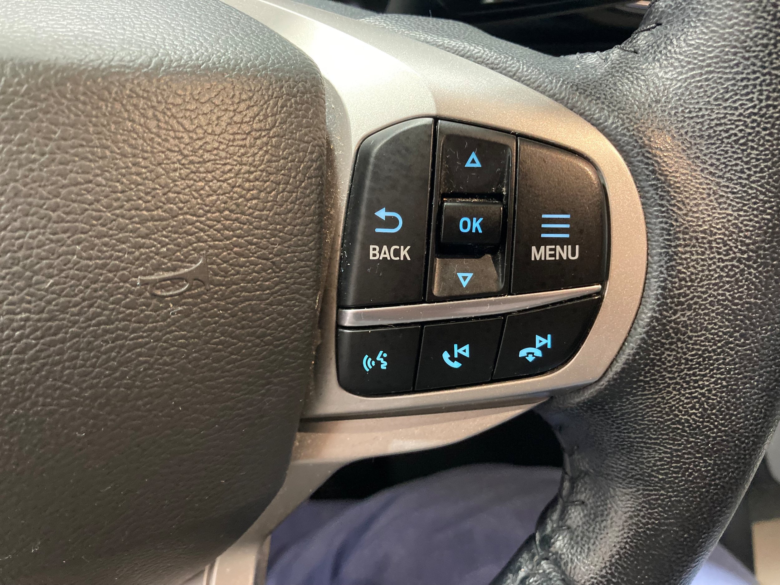 Used 2022 Ford Explorer XLT w/ Equipment Group 202A AWD/4WD image 26
