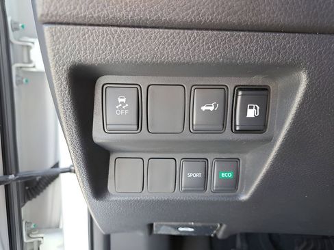 Used 2018 Nissan Rogue SV image 28