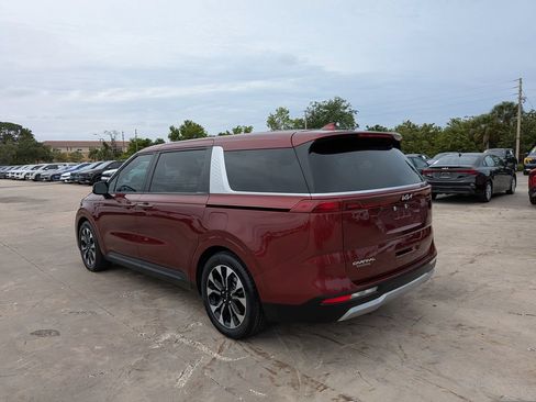 Certified 2024 Kia Carnival EX FWD image 6