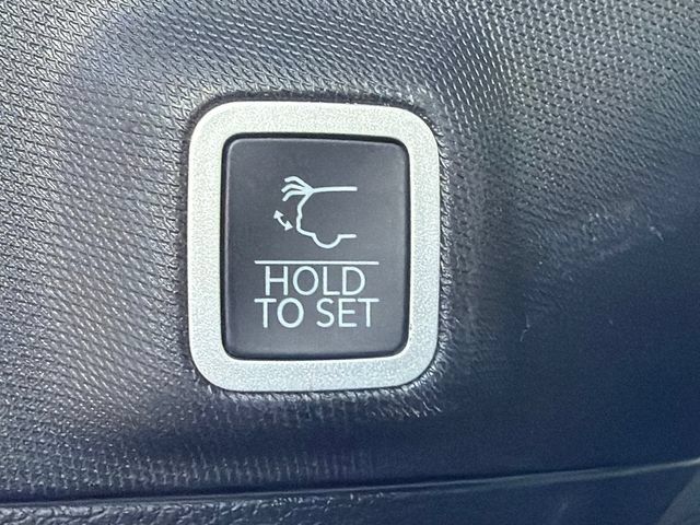 Used 2023 Jeep Grand Cherokee Limited AWD/4WD image 19