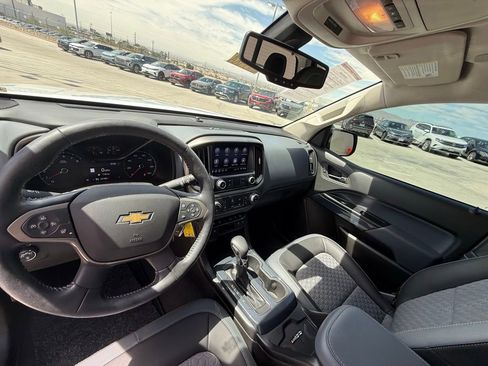 Used 2022 Chevrolet Colorado Z71 AWD/4WD image 13