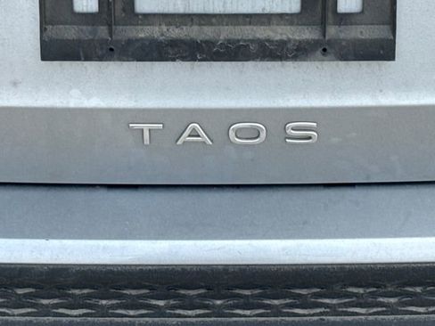 Used 2023 Volkswagen Taos SE w/ Panoramic Sunroof Package image 17