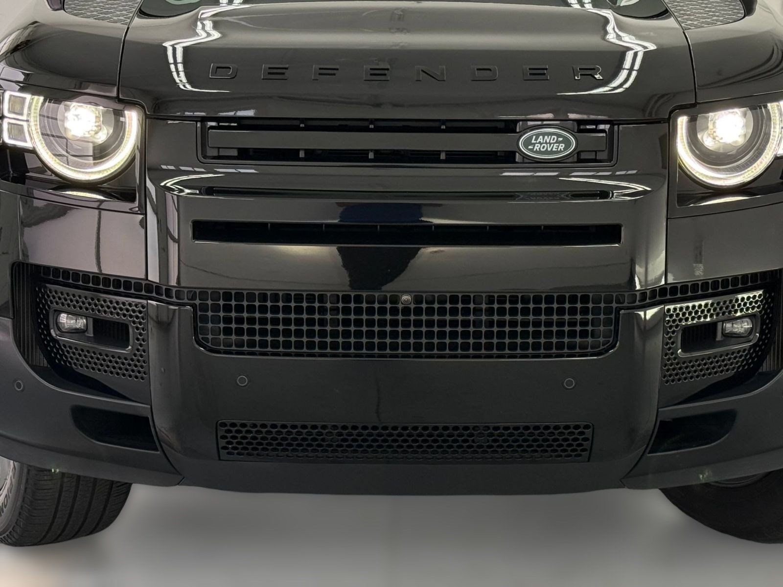 Used 2025 Land Rover Defender 130 S AWD/4WD image 10
