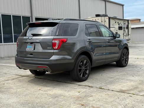 Used 2017 Ford Explorer XLT w/ Equipment Group 202A AWD/4WD image 5