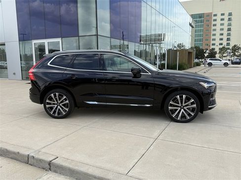 Certified 2023 Volvo XC60 T8 Ultimate w/ Climate Package image 8