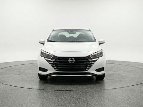 Used 2025 Nissan Versa SV image 2