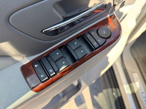 Used 2012 Chevrolet Tahoe LTZ AWD/4WD image 17