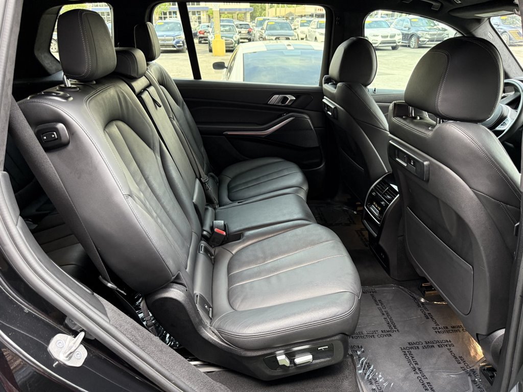 Used 2022 BMW X7 xDrive40i w/ M Sport Package AWD/4WD image 18