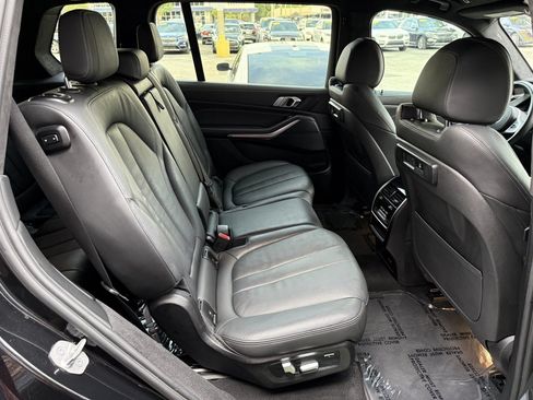 Used 2022 BMW X7 xDrive40i w/ M Sport Package AWD/4WD image 18