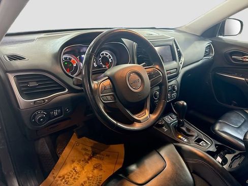 Used 2019 Jeep Cherokee Latitude Plus w/ Comfort/Convenience Group image 10