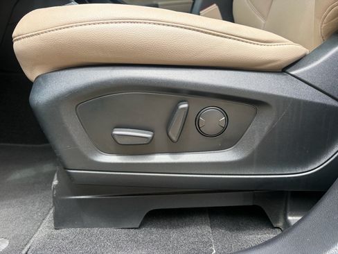 Used 2020 Ford Explorer XLT w/ Equipment Group 202A RWD image 21