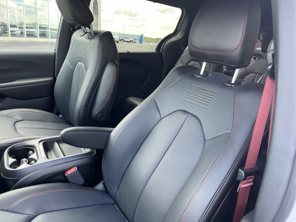 New 2027 Chrysler Pacifica Select FWD image 12