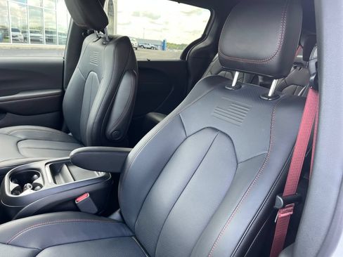 New 2027 Chrysler Pacifica Select FWD image 12